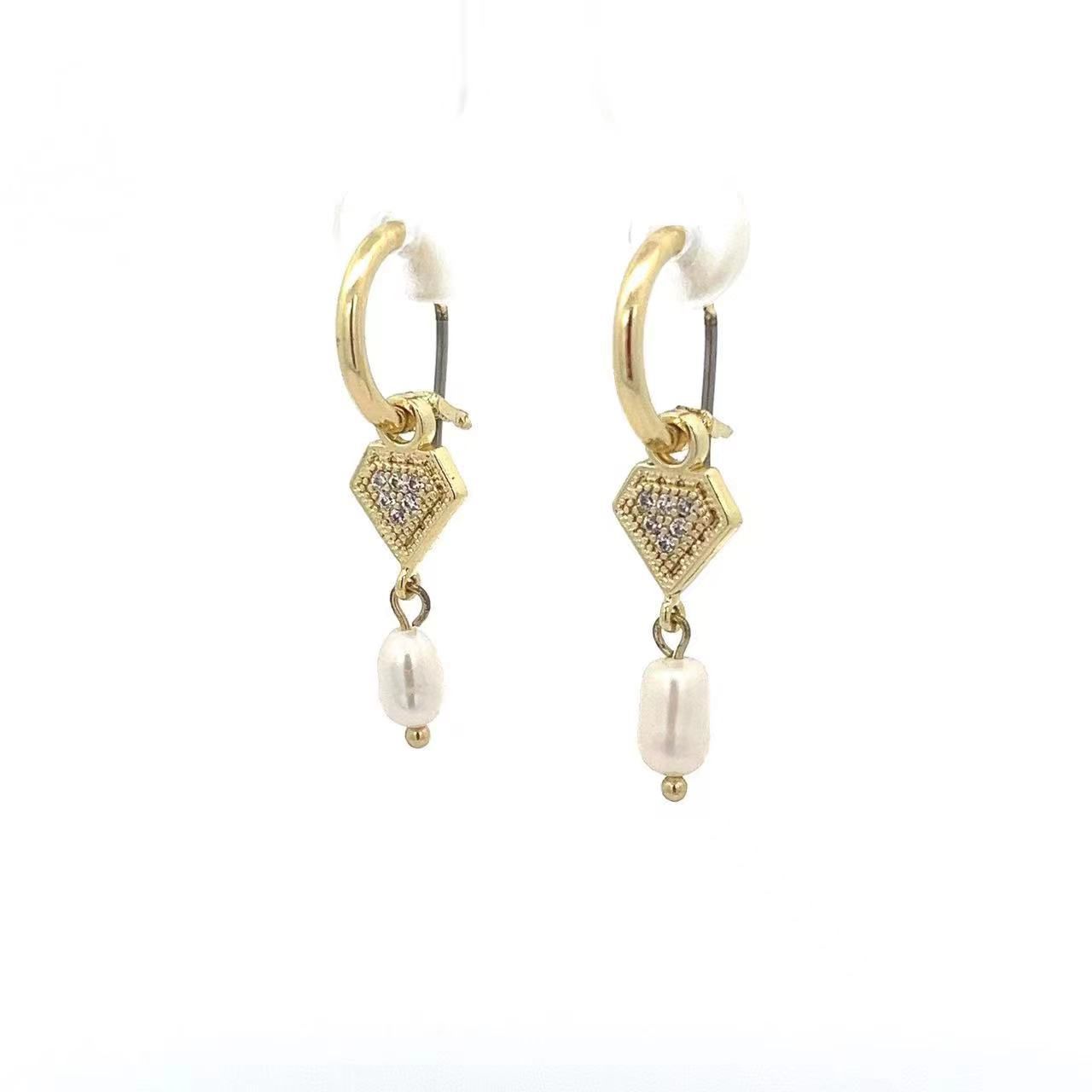 DIAMOND-SET PEARL EARRING