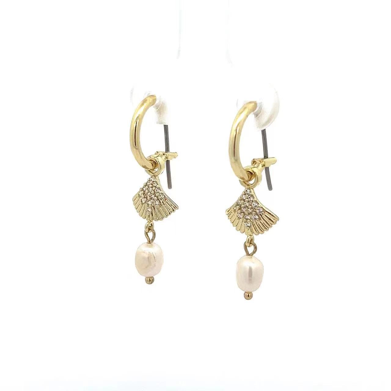 DIAMOND-SET PEARL EARRING