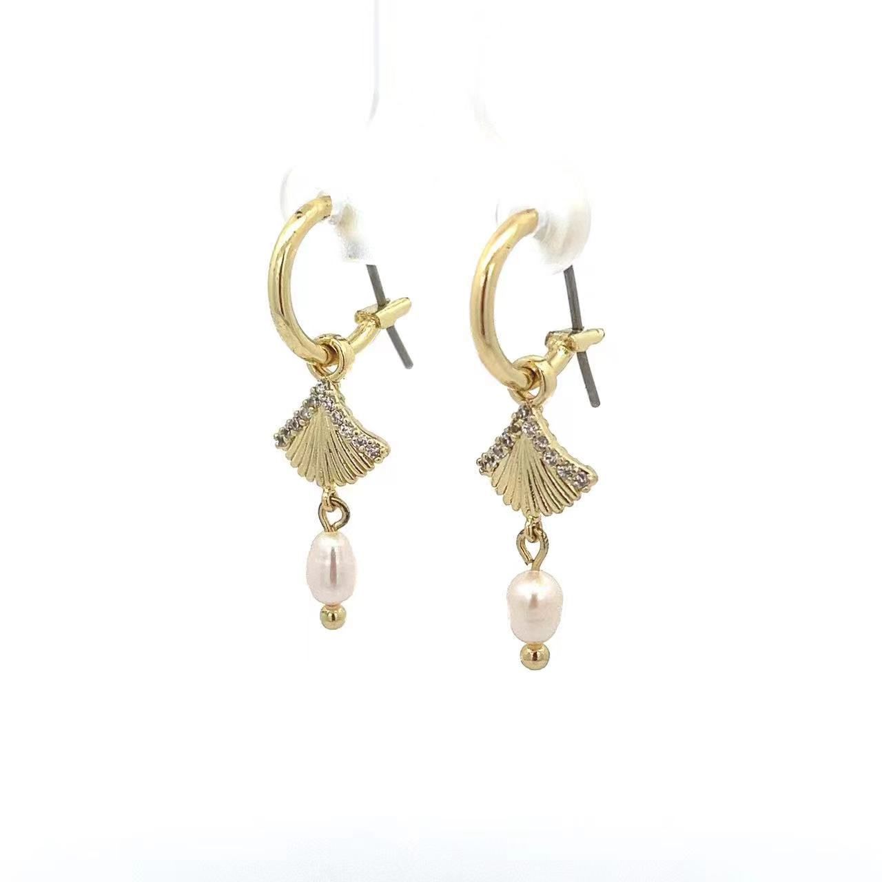DIAMOND-SET PEARL EARRING
