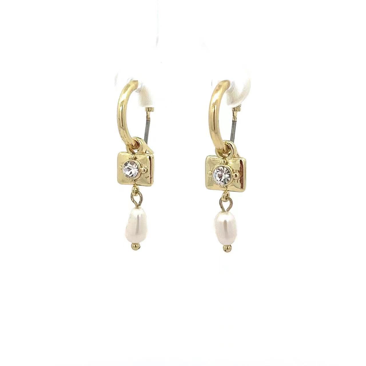 DIAMOND-SET PEARL EARRING