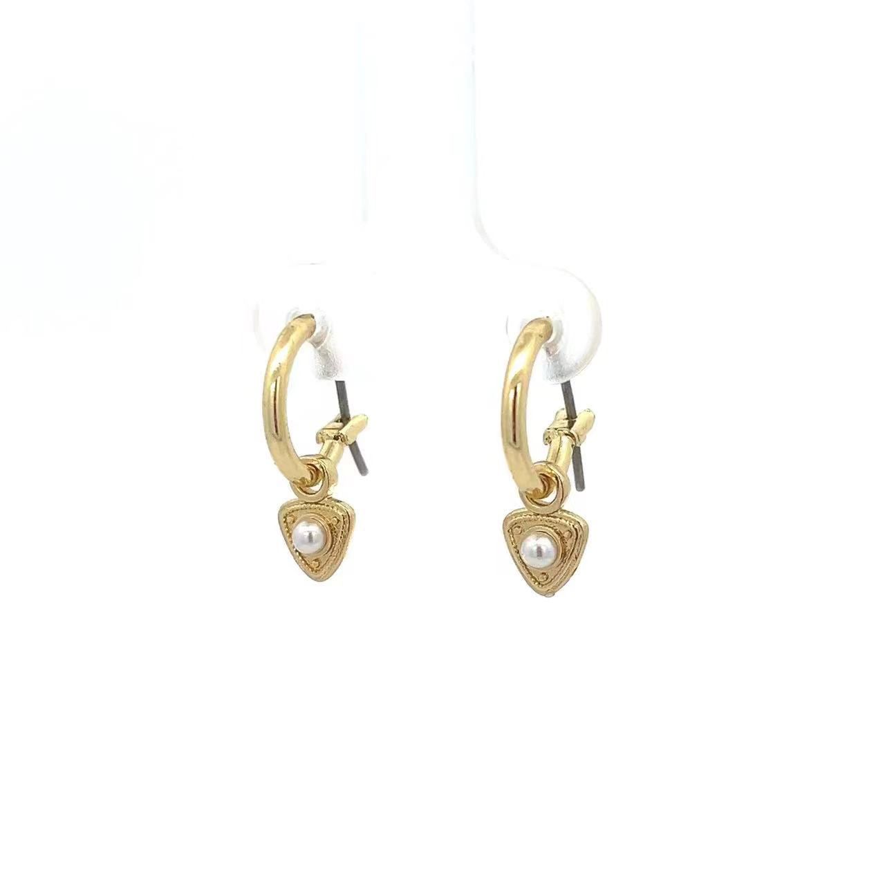TRIANGULAR FRESHWATER PEARL EARRING