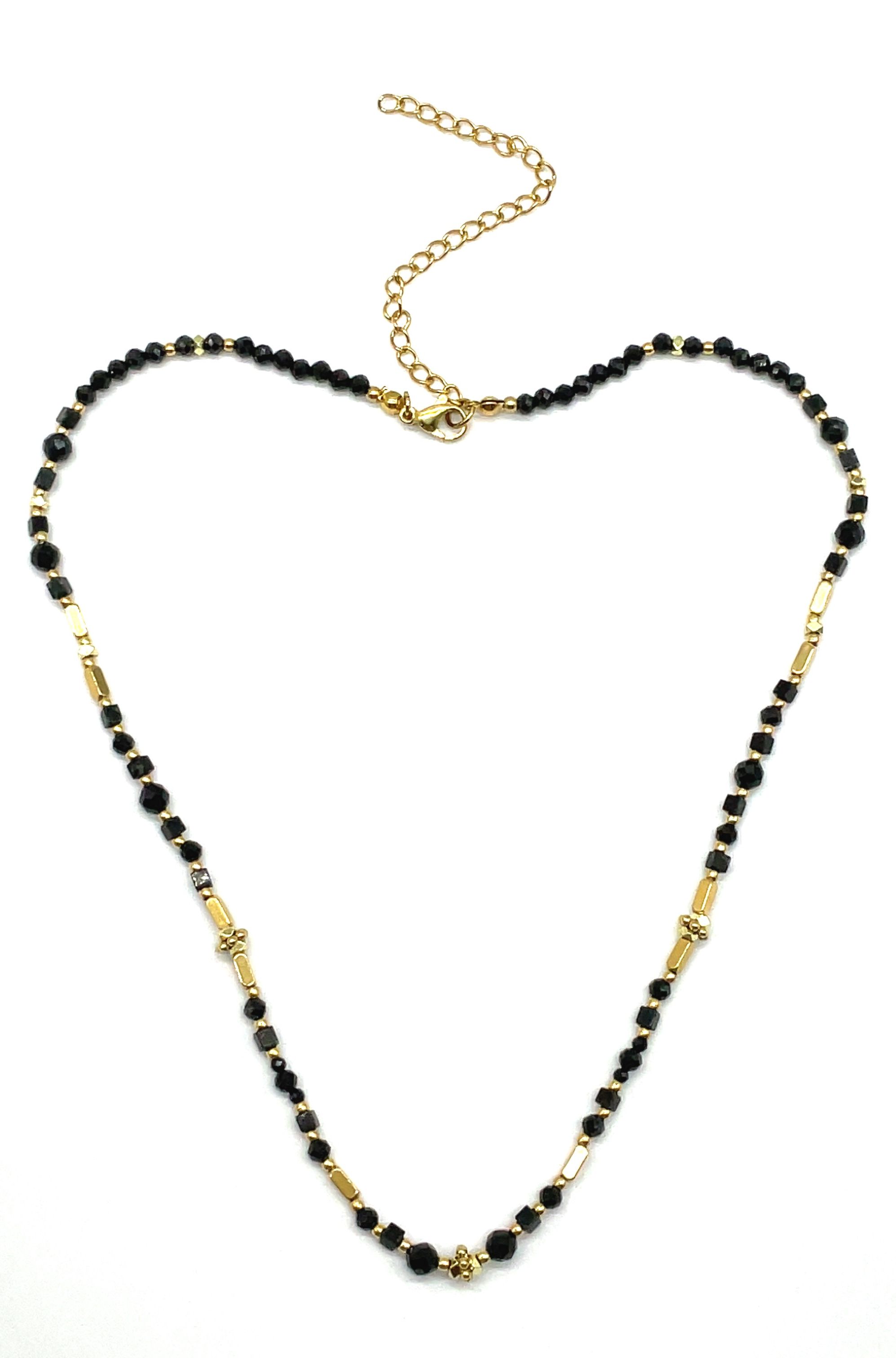 BALCK SPINELS NACKLACE 