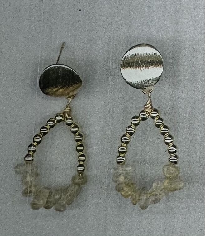 GOLD-HAIRED CRYSTAL STUD EARRINGS