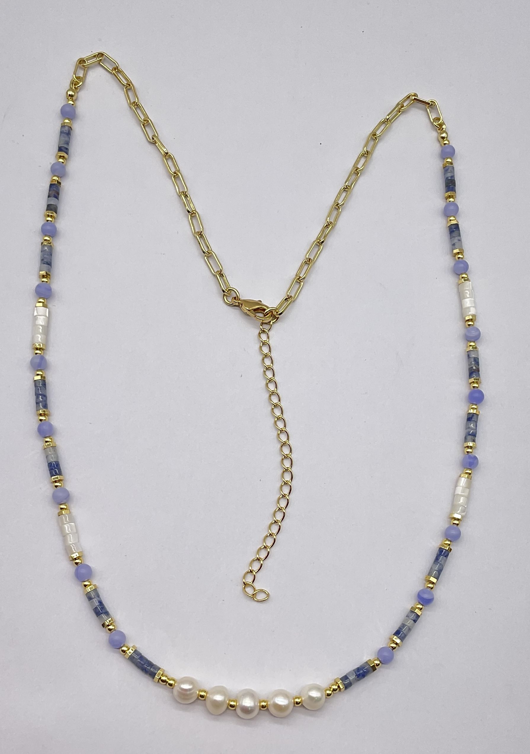 PURPLE AGATES & BLUE AND WHITE ROUND PIECES PEARL NECKLACE