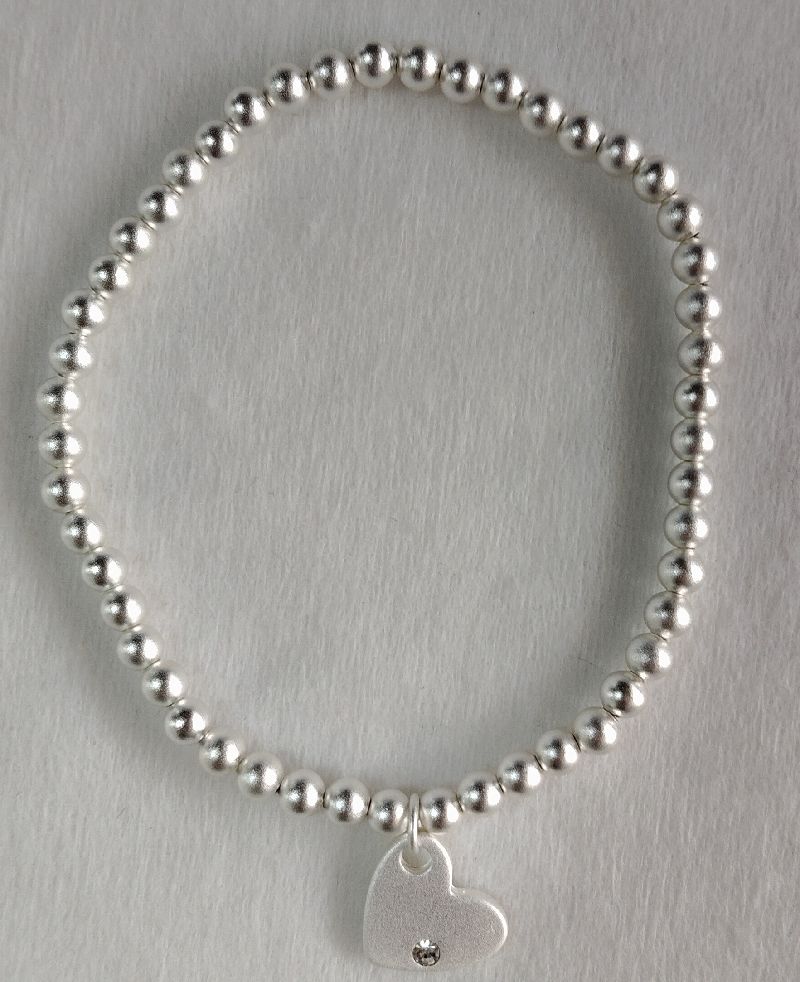 FROSTED SILVER HEART-SHAPED PENDANT BRACELET